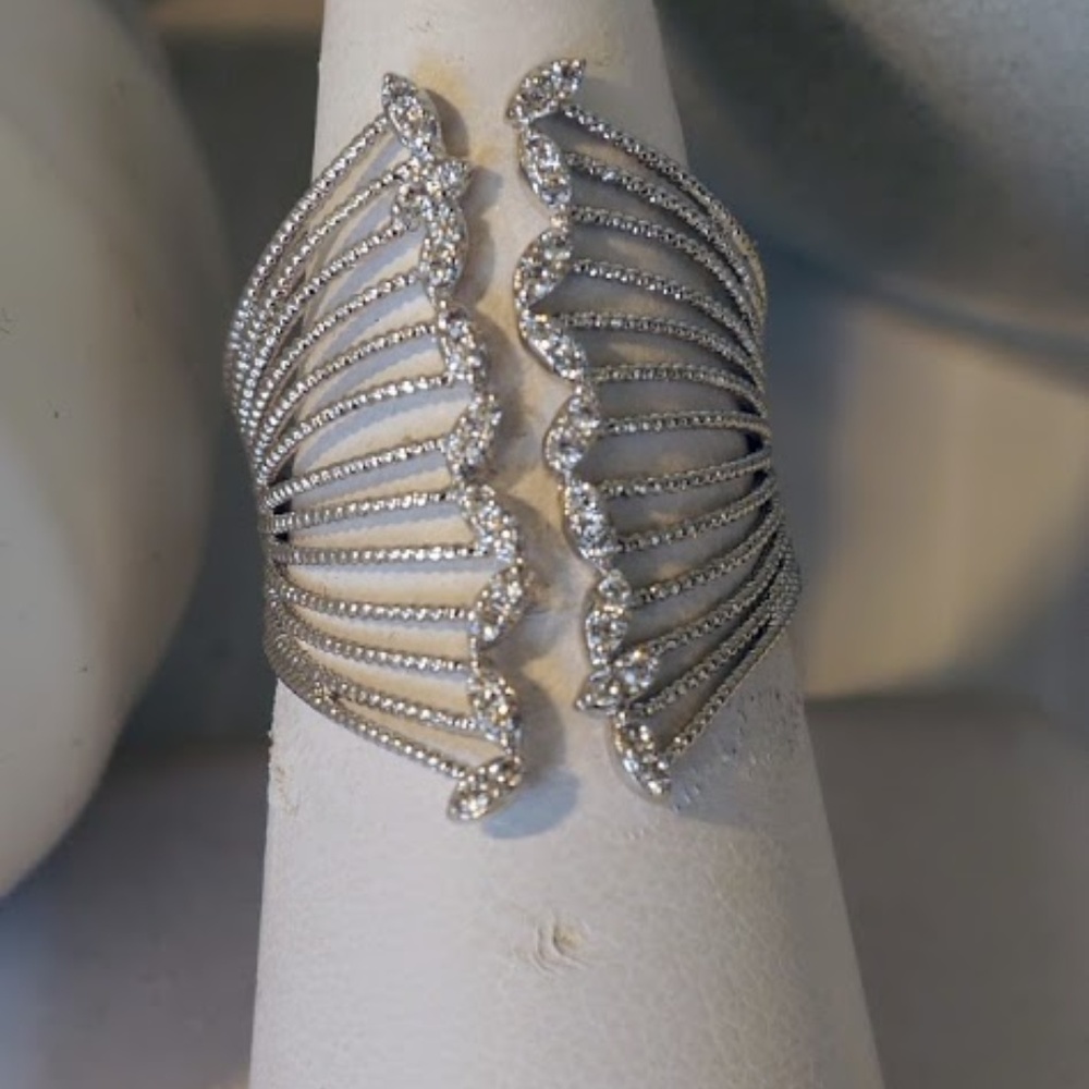 Silver tone Fashion Ring!